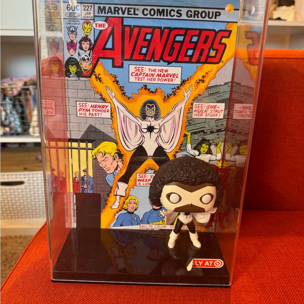 CAPTAIN Marvel, Avengers Comic backdrop, 3D Funko Pop Art